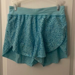 lululemon seawheeze 2021 find you pace shorts, size 4